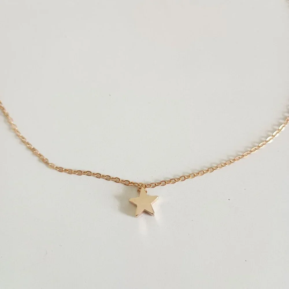 dainty gold chain necklace with gold star charm
